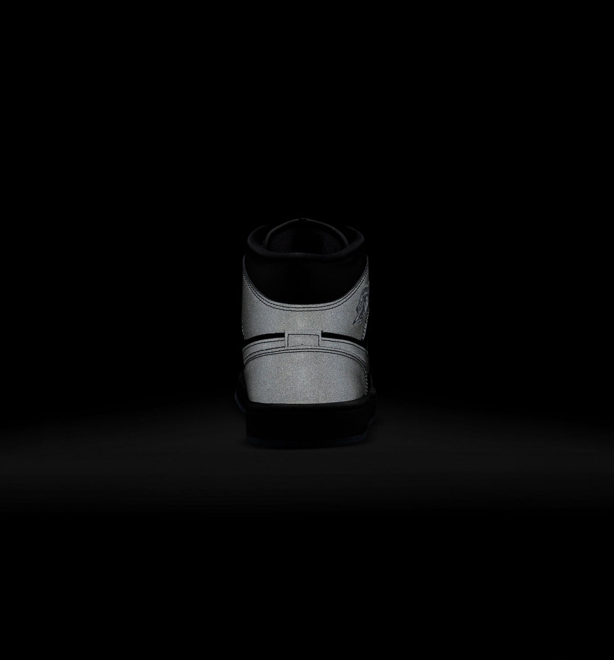 Air Jordan 1 Mid SE Mens Lifestyle Shoe - BlackGrey